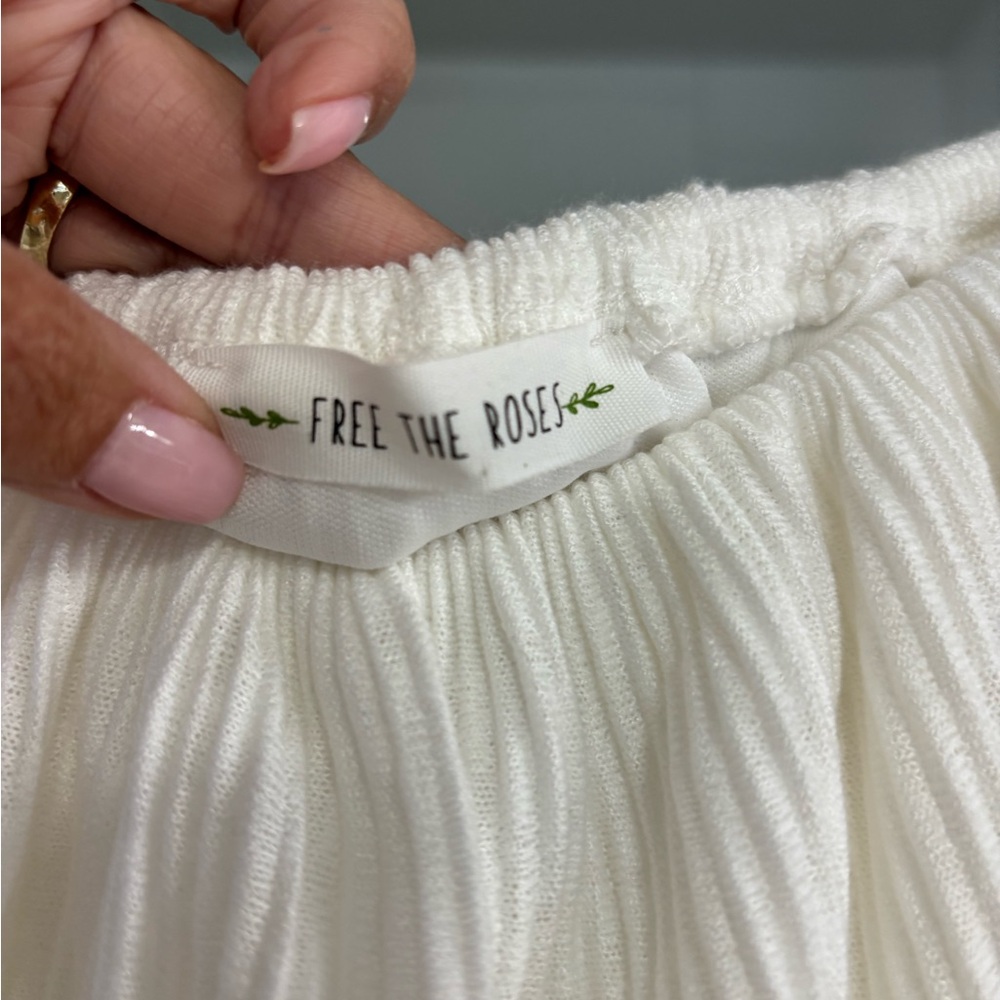 Free the Roses White Ruffled romper new without tag - Picture 3 of 3